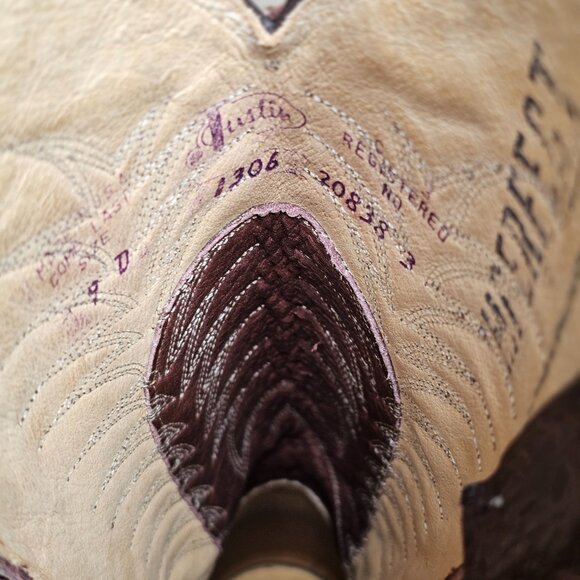 Justin Cowboy Boots - Mens Size 9 D - Picture 6 of 7